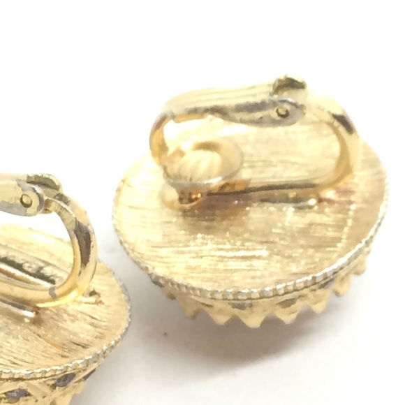 VINTAGE NETTIE ROSENSTEIN CLIP ON EARRINGS FAUX PEARL RHINESTONES GOLD TONE - Picture 17 of 17